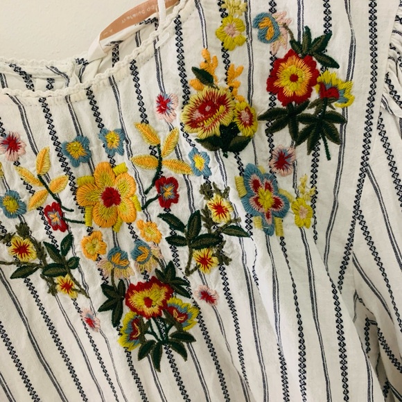 Zara embroidered blouse - Picture 2 of 4